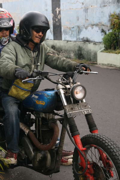 riding back to bandung....JPG